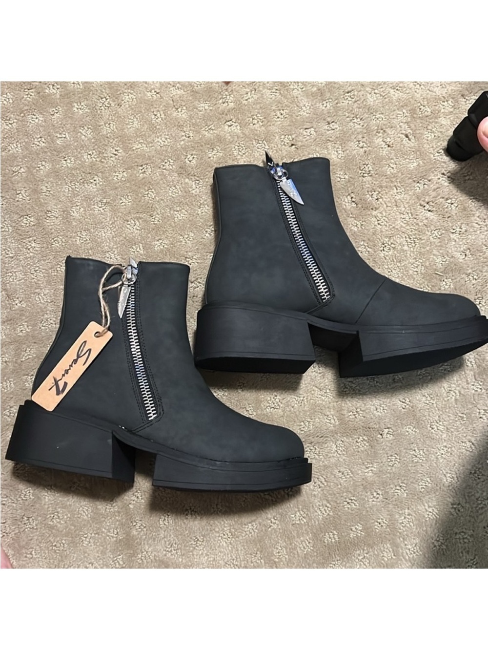 SEVEN7 Women's Vault Chink Black Boots with Zippers